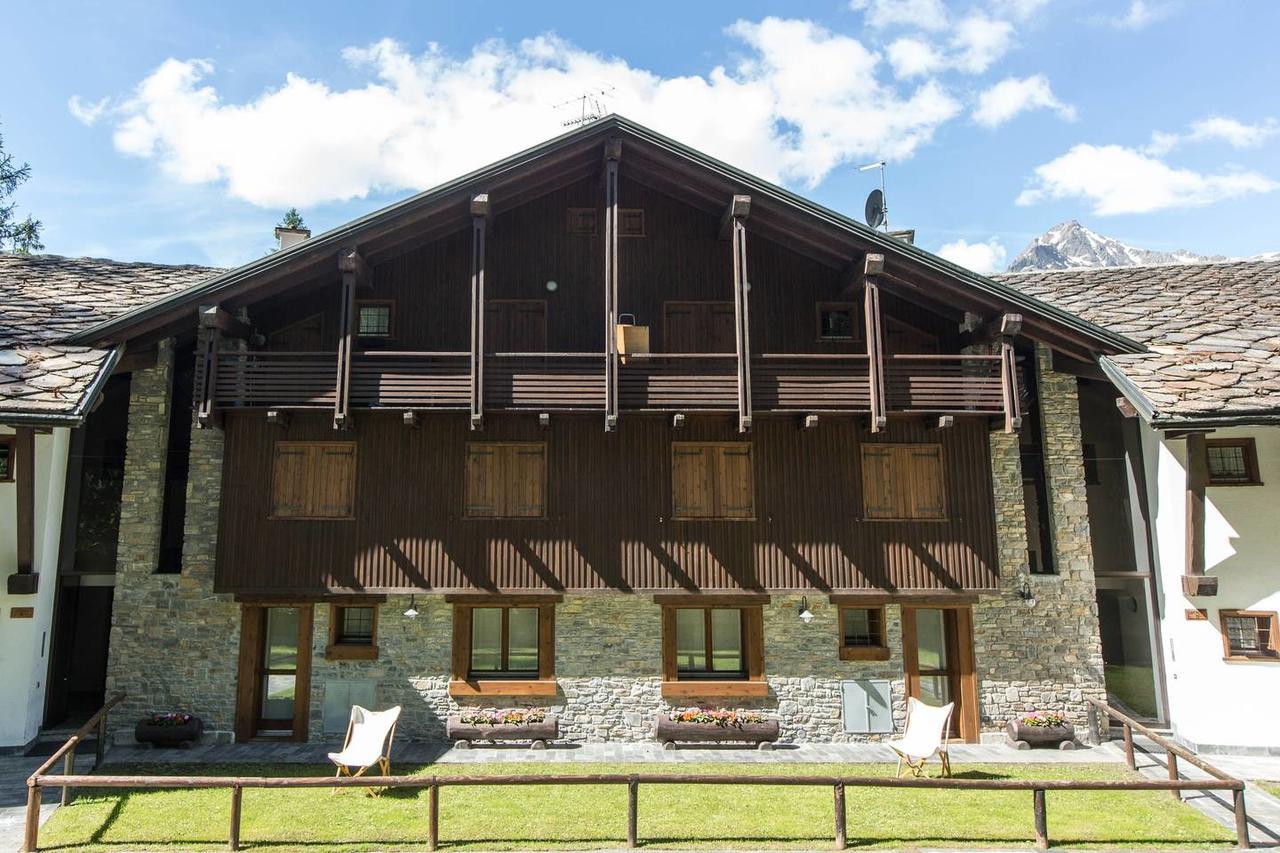 Joivy Superb Apartments For 6 With Mountain View And Garden In Courmayeur Exterior foto